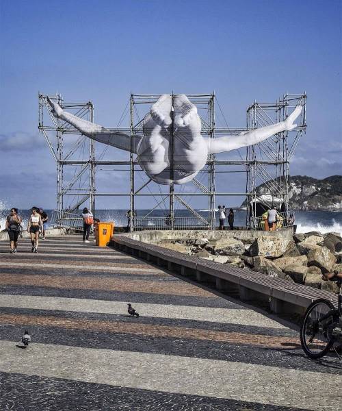 브라질 리우데자네이루에 설치된 초대형 설치미술