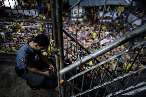 필리핀 감옥 모습.jpg