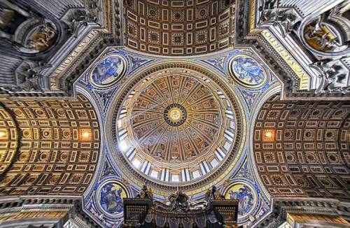 로마 바티칸 건물의 천장.jpg