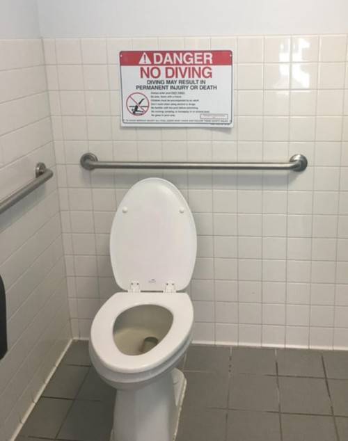 화장실의 흔한 경고문.jpg