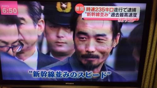 일본에서 과속으로 체포당한 사람의 표정.jpg