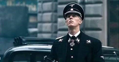히틀러가 젊은이들을 현혹시키기 위해 만들었던 나치제복