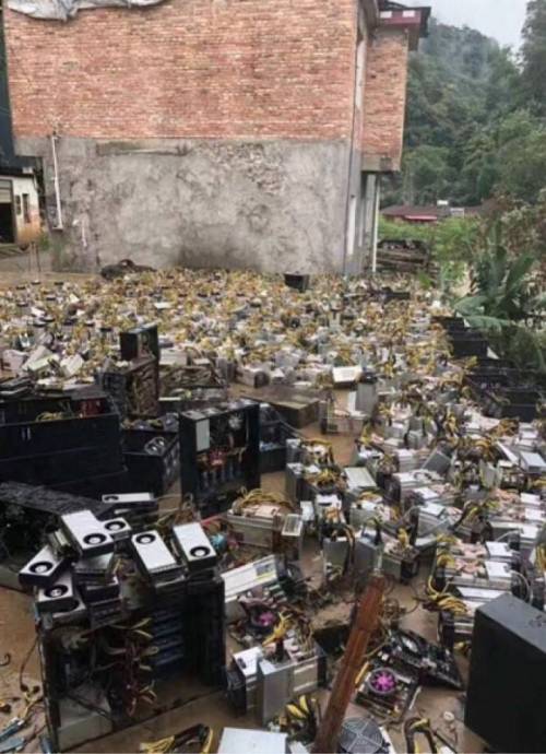 중국 홍수로 매몰된 광부 모두 사망.jpg