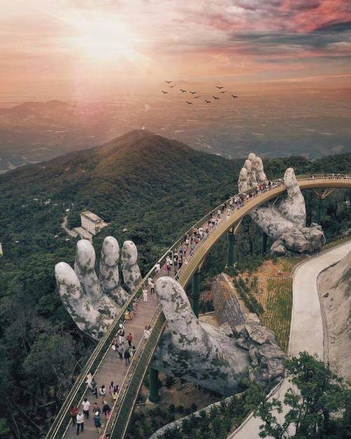 베트남에 있는 다리.jpg