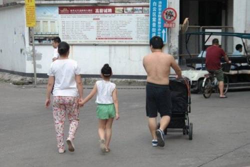 중국 정부가 고치려고 애쓰지만 안 고쳐지는 여름 습관