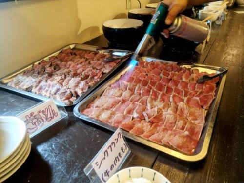 후쿠오카에있는 고기덮밥집.jpg