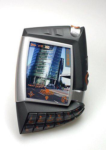 2006년에 상상한 미래의 핸드폰.jpg