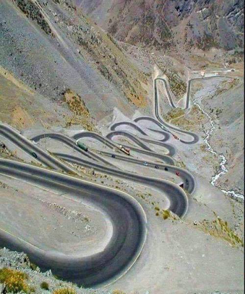 연습하기 좋은 칠레의 도로.jpg