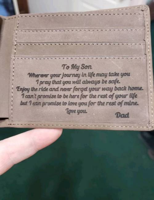 아빠가 아들에게 선물한 지갑