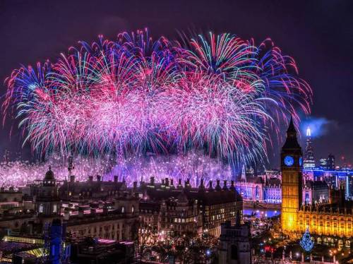 영국 런던에서 한 2019년 기념 불꽃축제.mp4