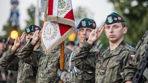 폴란드군 경례 특징.jpg