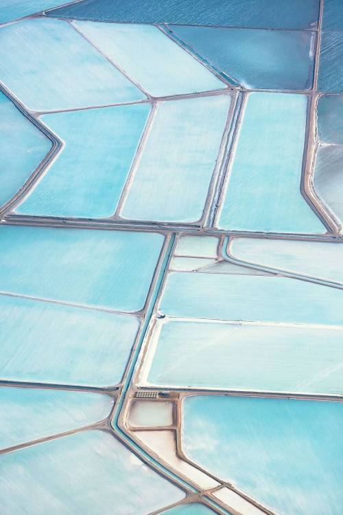 물감으로 색칠해 놓은 듯한 호주의 푸른염전.jpg