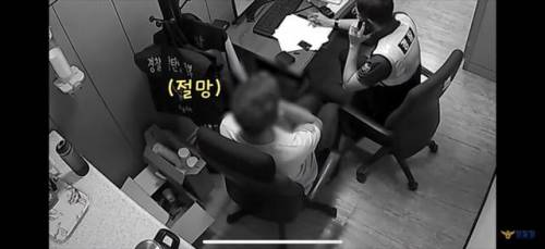 [스압] 한국경찰에게 반해버린 영국가족.jpg