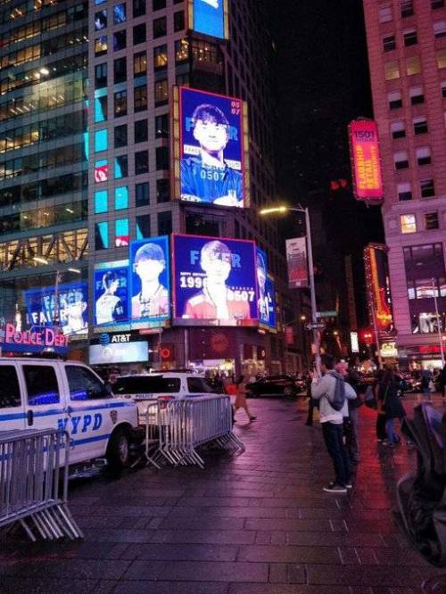 뉴욕 타임스퀘어와 명동에 생일광고 걸린 한국인