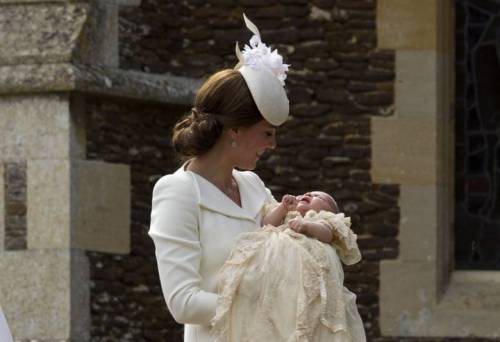 [스압] 영국 왕실에서 아기가 세례받을 때 쓰는 물건