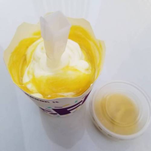 [스압] 말레이시아 맥도날드에서만 판다는 아이스크림....jpg