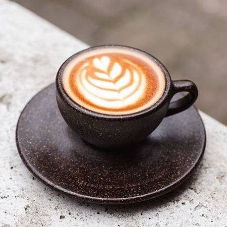 커피 찌꺼기로 만든 일회용 컵.jpg