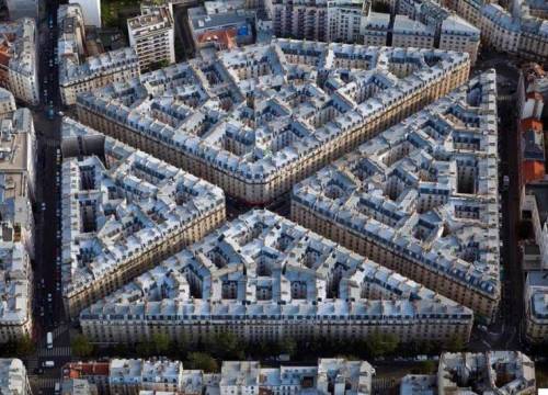 19세기에 지어진 파리의 아파트 .jpg