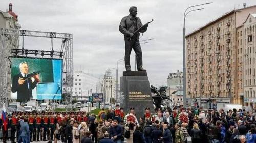 러시아의 동상 건립식.jpg