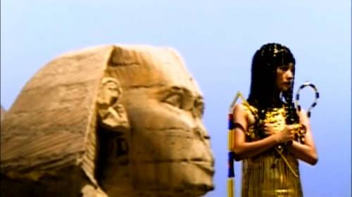 세계 최초로 이집트 신전 내에서 뮤비 찍은 우리나라 가수