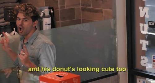 [스압] 내 모습 도촬해서 노래 불러주는 이상한 도넛가게
