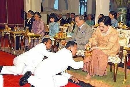 태국 왕족을 알현하는 방법