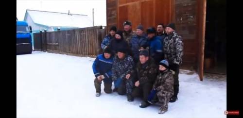 [스압] 얼음물에 빠진 사슴 구해주는 불곰국 형님들