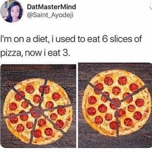 다이어트 중이라 피자 6조각 먹던거 3조각만 먹음
