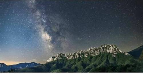 우리나라에서 가장 아름답다는 울산바위 은하수.jpg