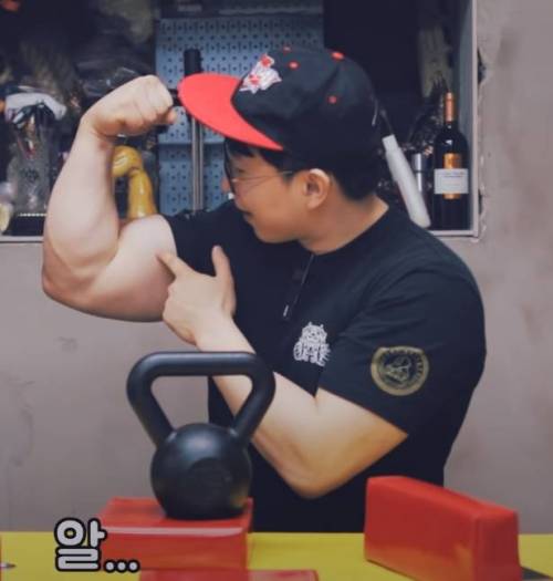 팔씨름 챔피언 48kg 케틀벨 넘기기.mp4