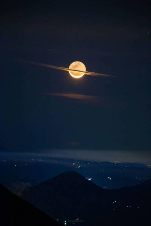 과테말라 사진작가가 찍은 달 사진.jpg