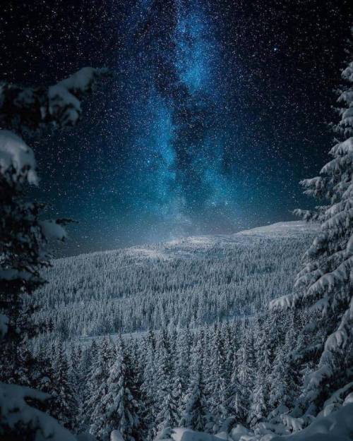 [스압] 노르웨이 밤하늘에 뜨는 별들과 풍경들.jpg