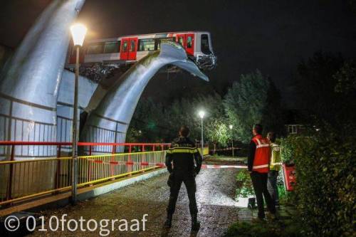 네덜란드의 전철 사고.jpg