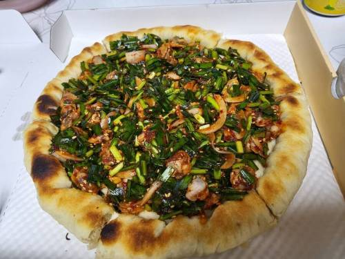 싱글벙글 강릉에서 판매하는 특이한 피자.pizza