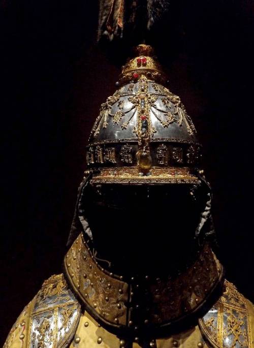 과거 프랑스가 약탈해와서 박물관에 전시 해놓고있는 건륭제의 갑옷