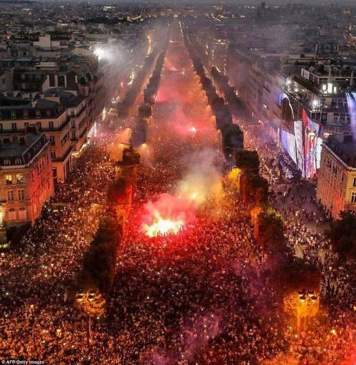 프랑스는 진다고 폭동 일으키는 나라가 아니다
