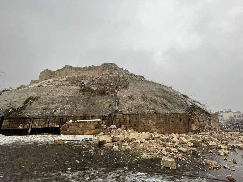 지진으로 폭삭 무너져버린 터키 가지안테프 성