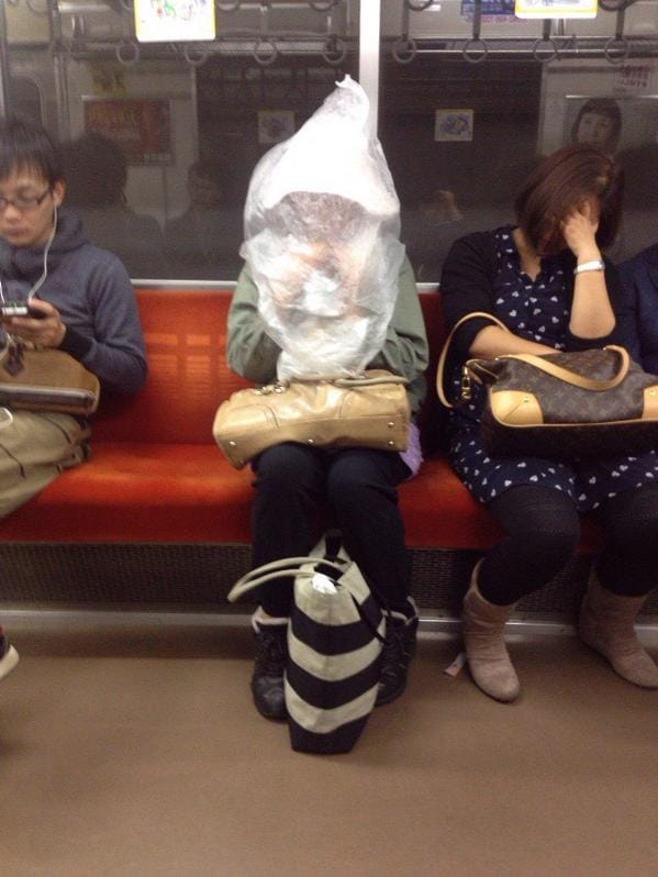 모두가 얌전하고 조용하다는 일본 지하철 풍경 2