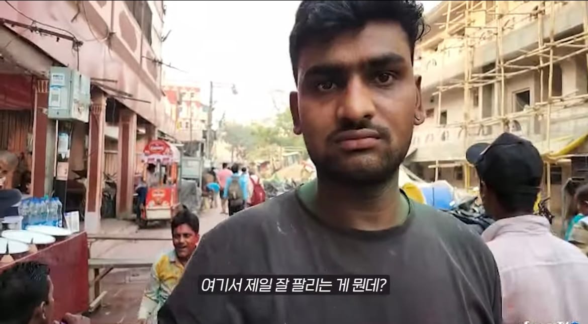 인도에서 좆될뻔한 여행 유튜버.jpg