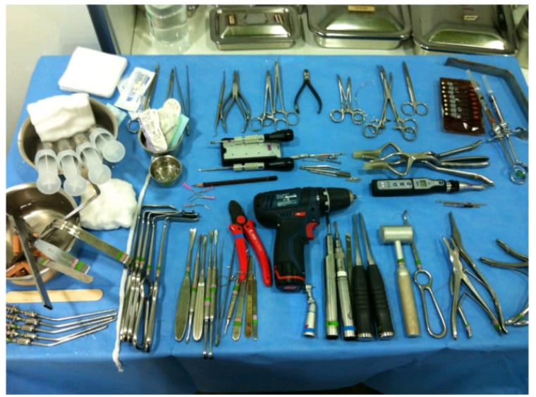의사 수술 도구들