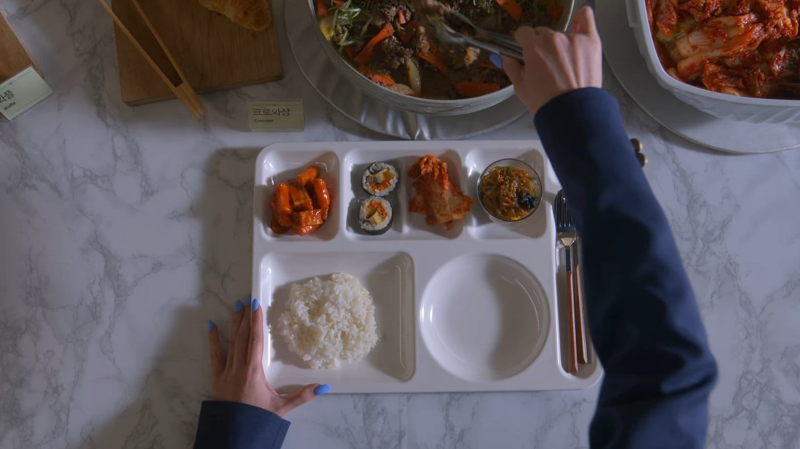 넷플드라마 엑스오, 키티 에 나오는 한국식사