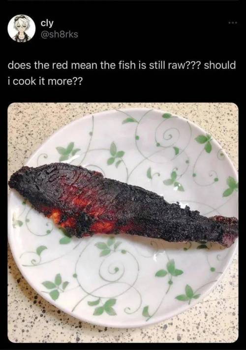 생선이 아직 빨간 상태인데 더 구워야 하나요?