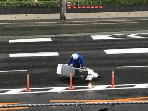 일본에서 논란됐던 태풍 피자 배달.mp4
