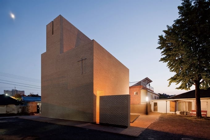 건축가 승효상이 무료로 설계한 경산의 15평짜리 교회