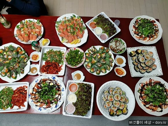 한국인한테 음식 조금씩 가져오는 포틀럭 파티란 불가능하다..