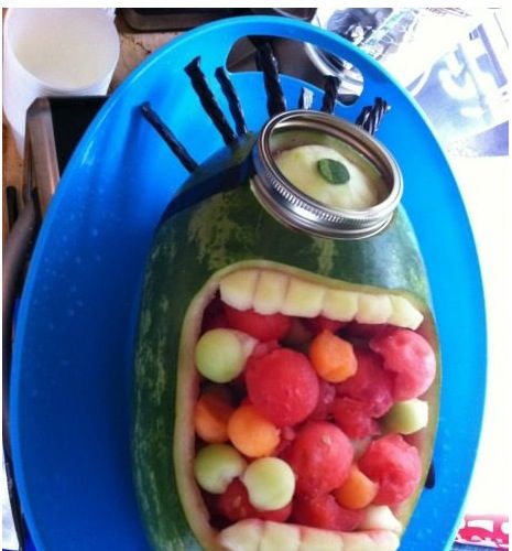 맛있는 과일샐러드먹기.jpg