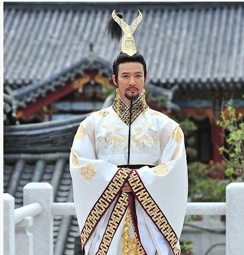 역사를 혼자 움직인 사나이.jpg
