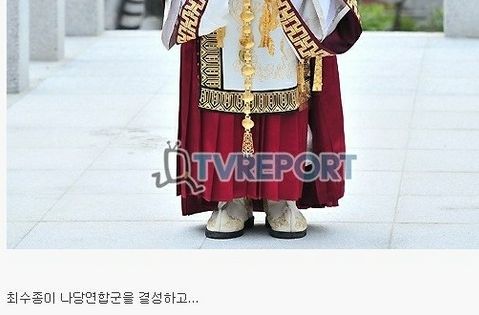 역사를 혼자 움직인 사나이.jpg