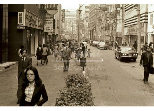 1976년 명동거리.jpg