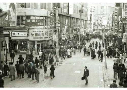 1976년 명동거리.jpg